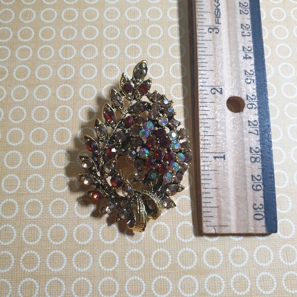 Vintage Gold Tone Leaf Brooch Rhinestones Pin Back Bling Gift Mom Grandma Core - Picture 2 of 5